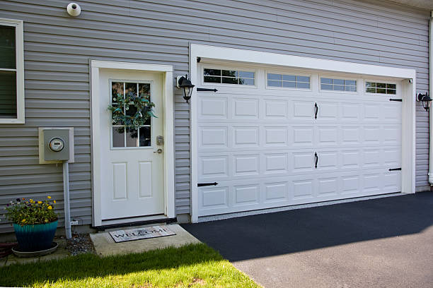 24/7 Emergency Garage Door Panel Replacement experts in Northlakes, NC